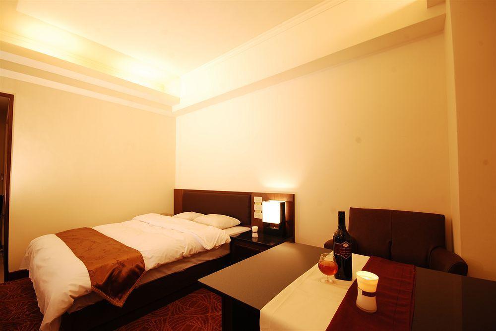 Twinstar Hotel Taichung Esterno foto