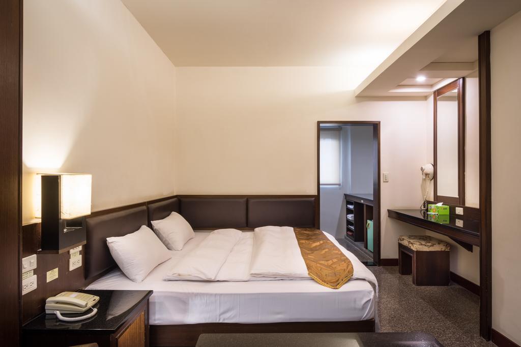 Twinstar Hotel Taichung Esterno foto