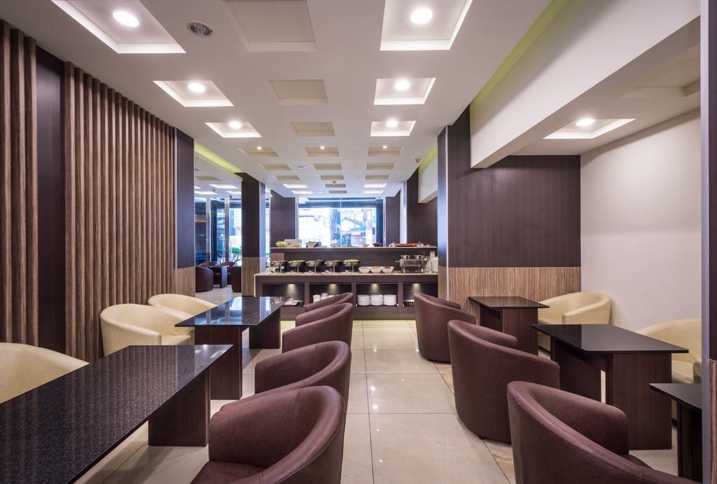 Twinstar Hotel Taichung Esterno foto