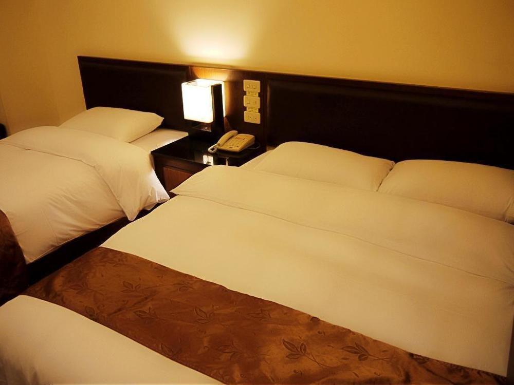 Twinstar Hotel Taichung Esterno foto