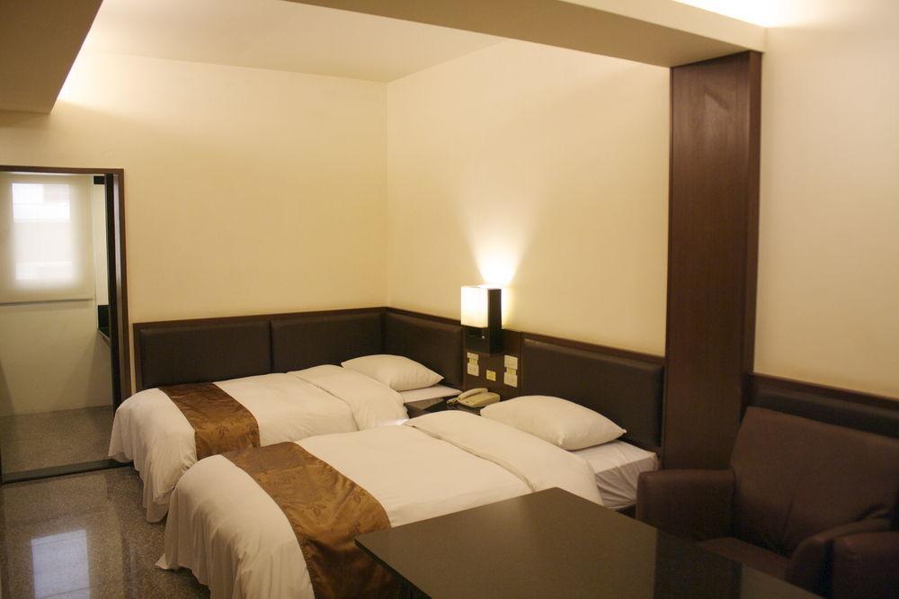 Twinstar Hotel Taichung Esterno foto