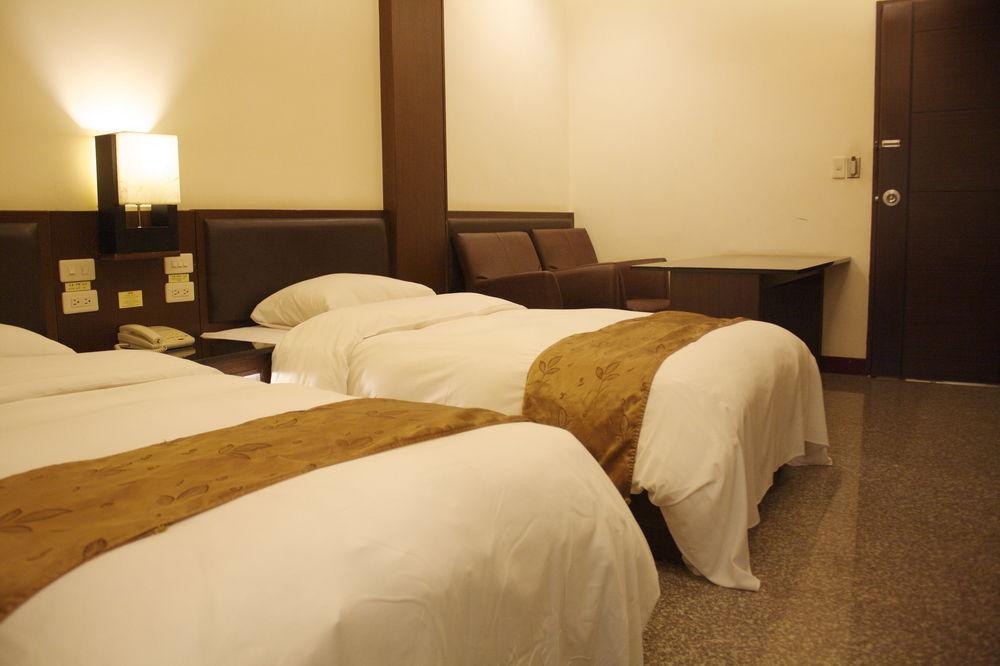 Twinstar Hotel Taichung Esterno foto