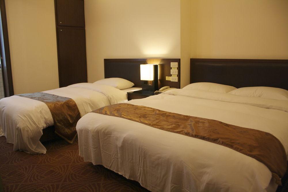 Twinstar Hotel Taichung Esterno foto