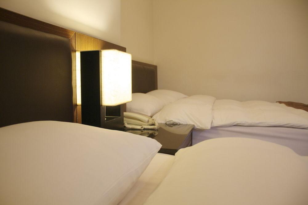 Twinstar Hotel Taichung Esterno foto