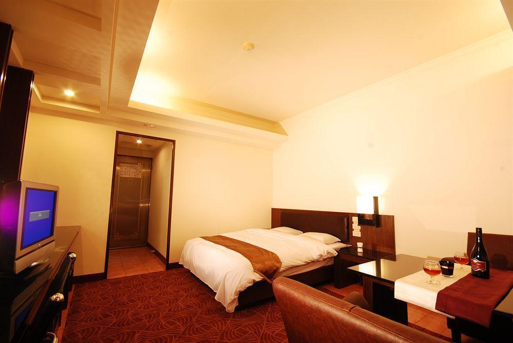 Twinstar Hotel Taichung Esterno foto