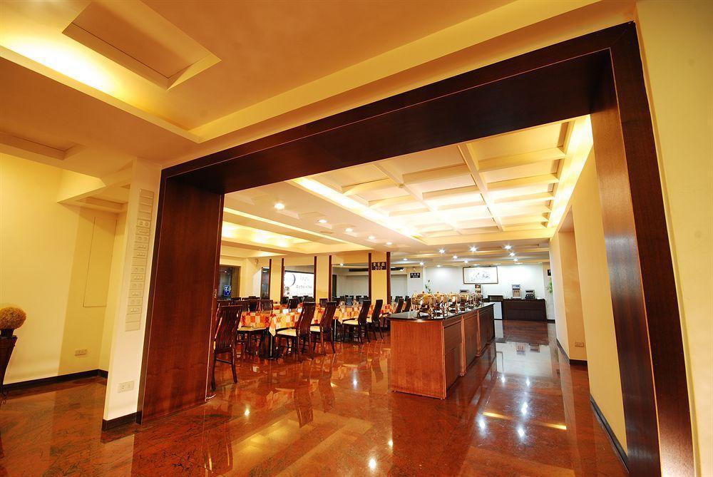 Twinstar Hotel Taichung Esterno foto