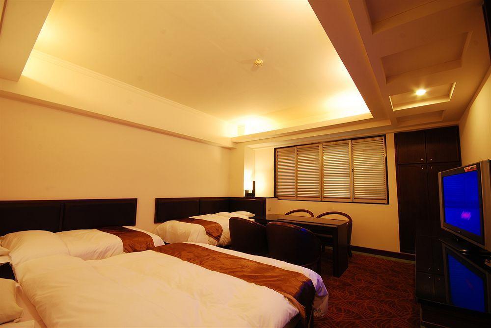 Twinstar Hotel Taichung Esterno foto