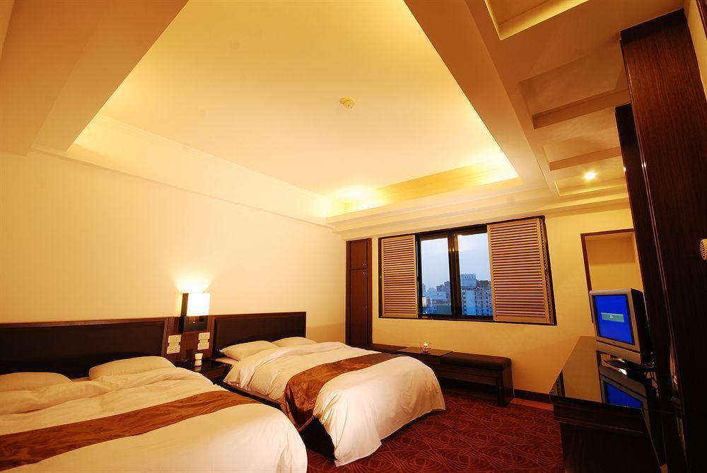 Twinstar Hotel Taichung Esterno foto