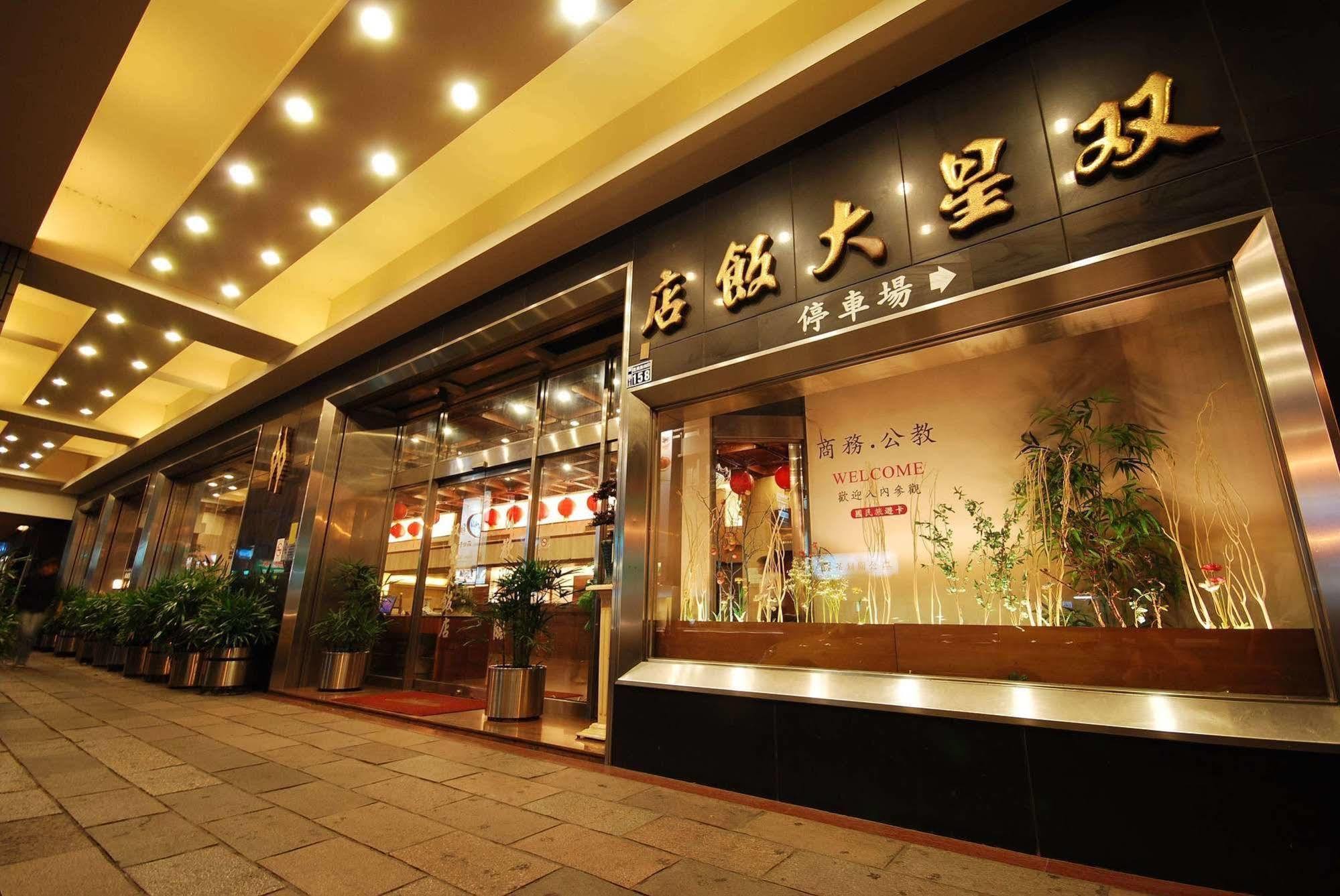 Twinstar Hotel Taichung Esterno foto
