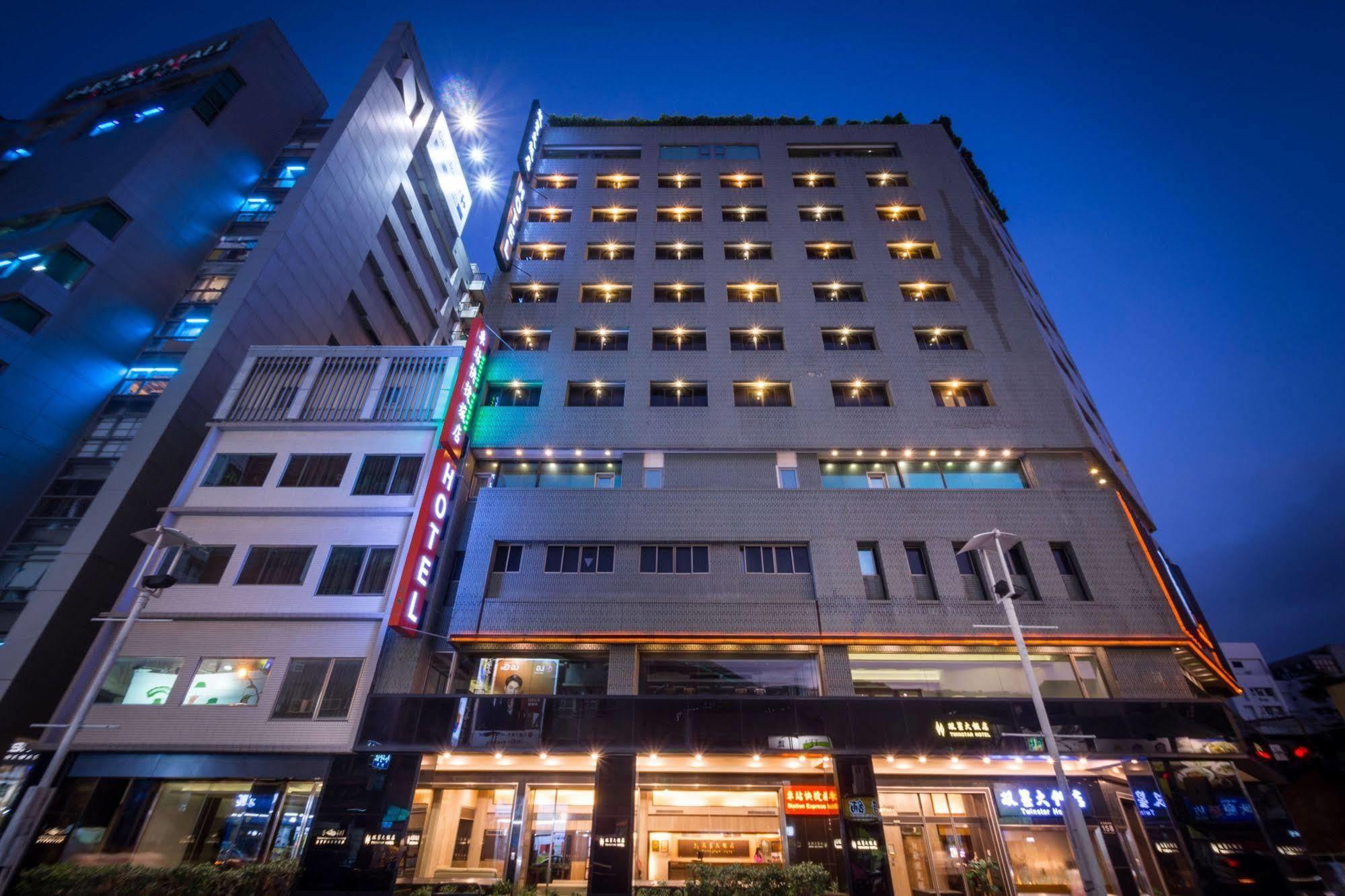 Twinstar Hotel Taichung Esterno foto