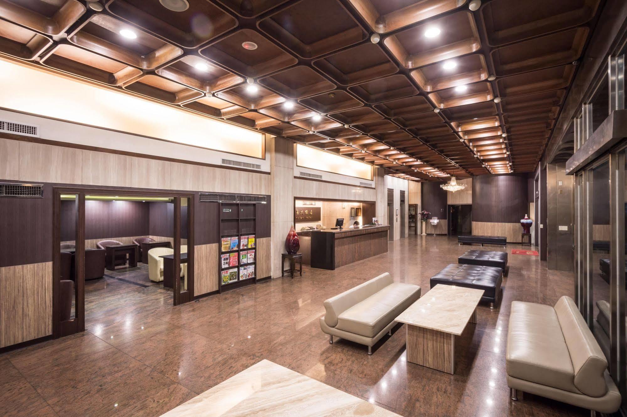 Twinstar Hotel Taichung Esterno foto