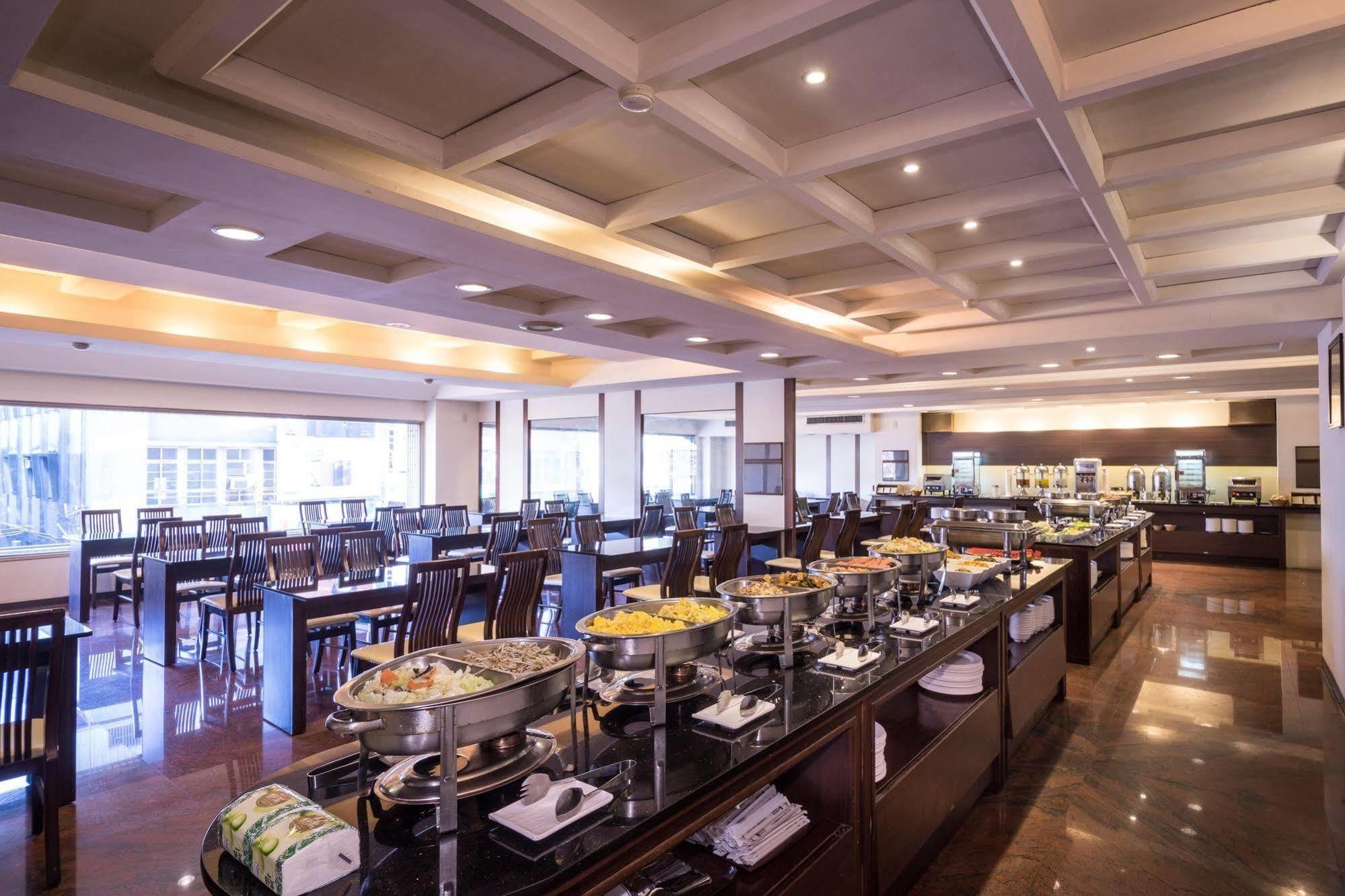 Twinstar Hotel Taichung Esterno foto