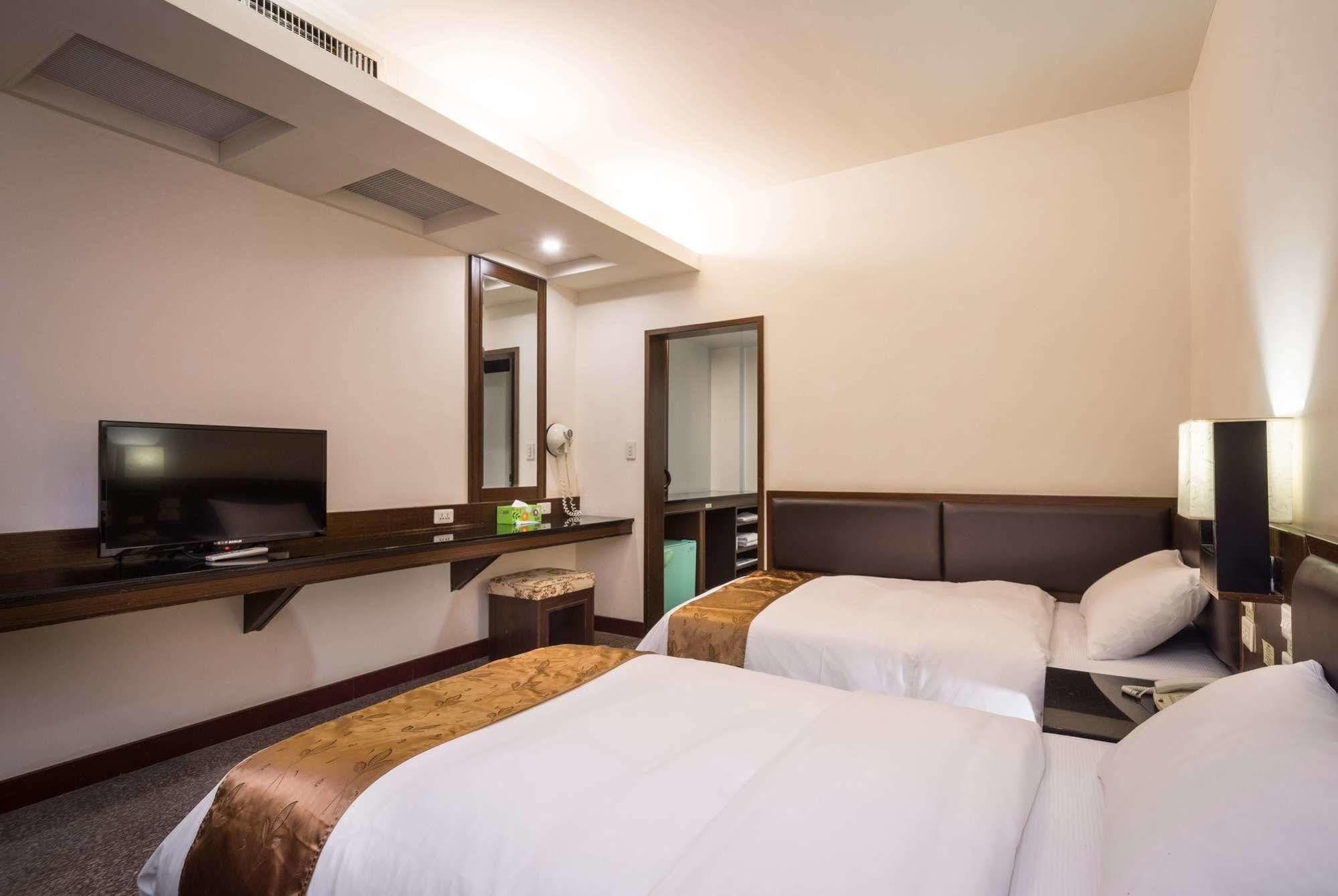 Twinstar Hotel Taichung Esterno foto