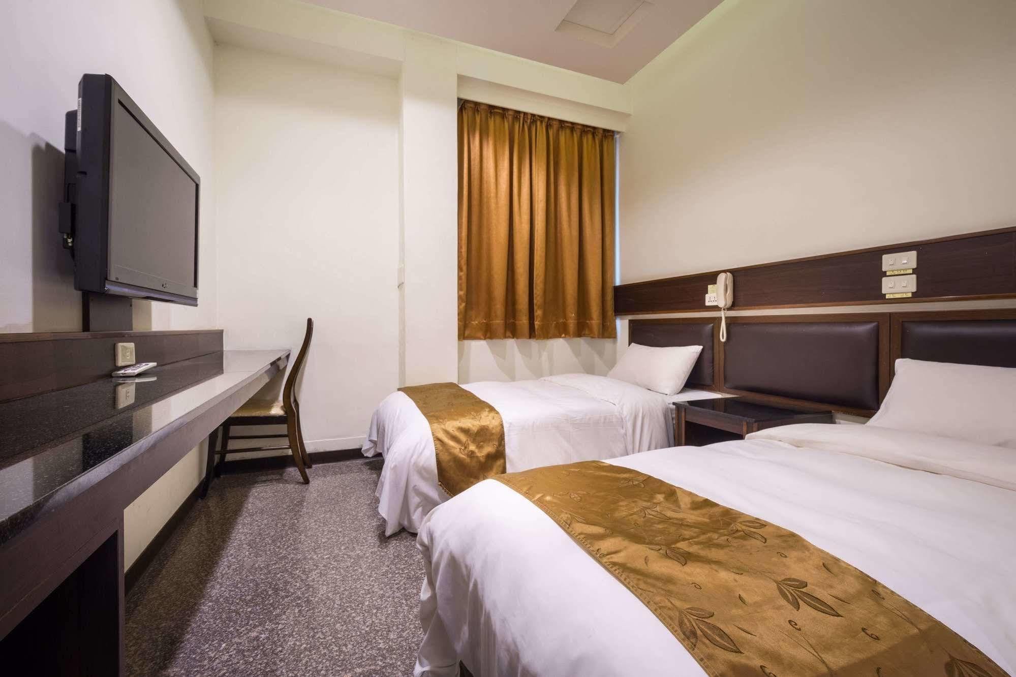 Twinstar Hotel Taichung Esterno foto