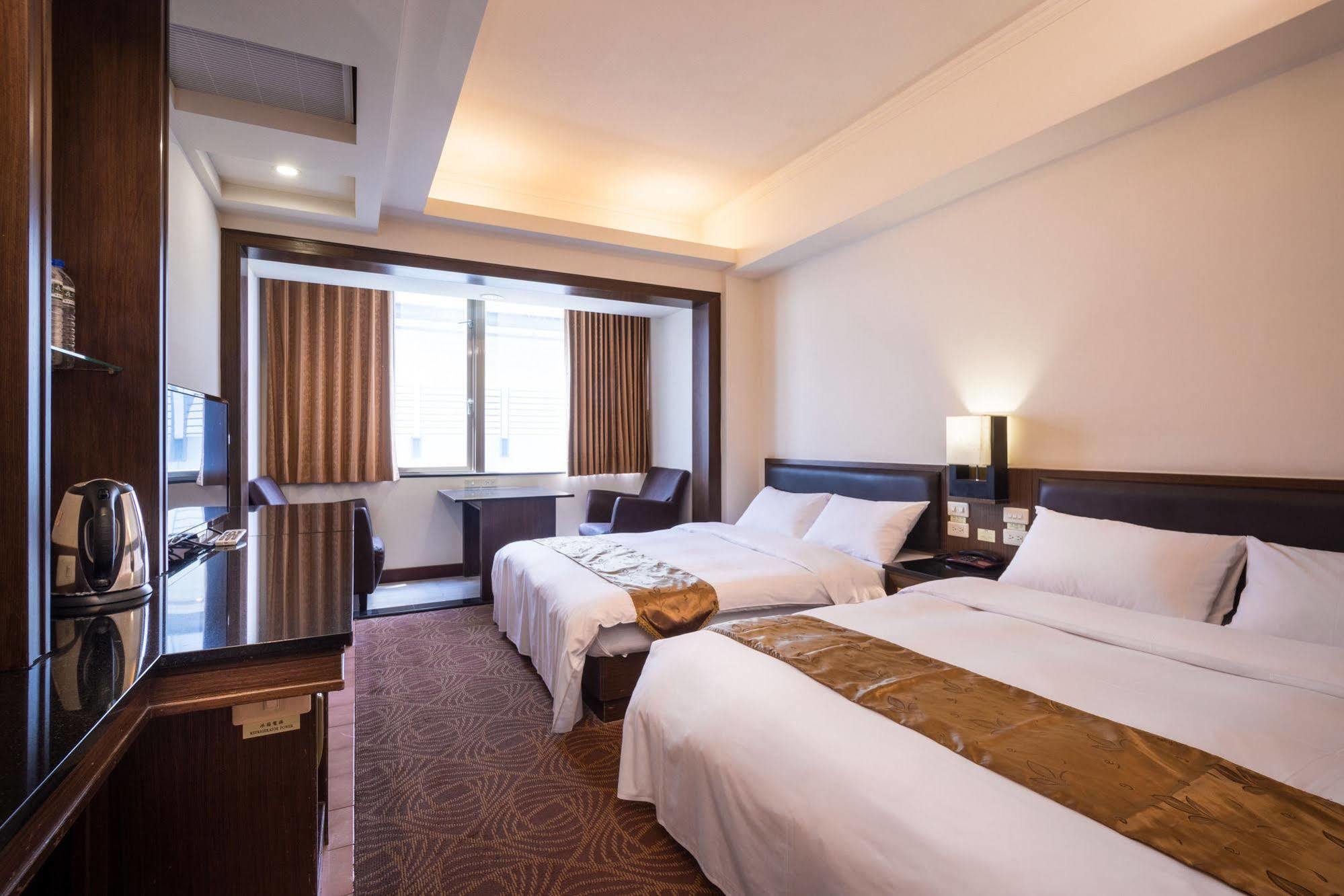 Twinstar Hotel Taichung Esterno foto