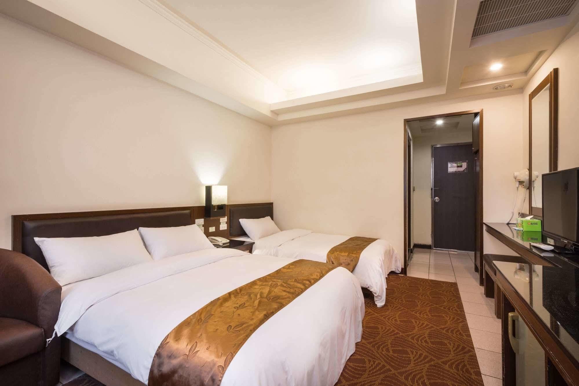 Twinstar Hotel Taichung Esterno foto