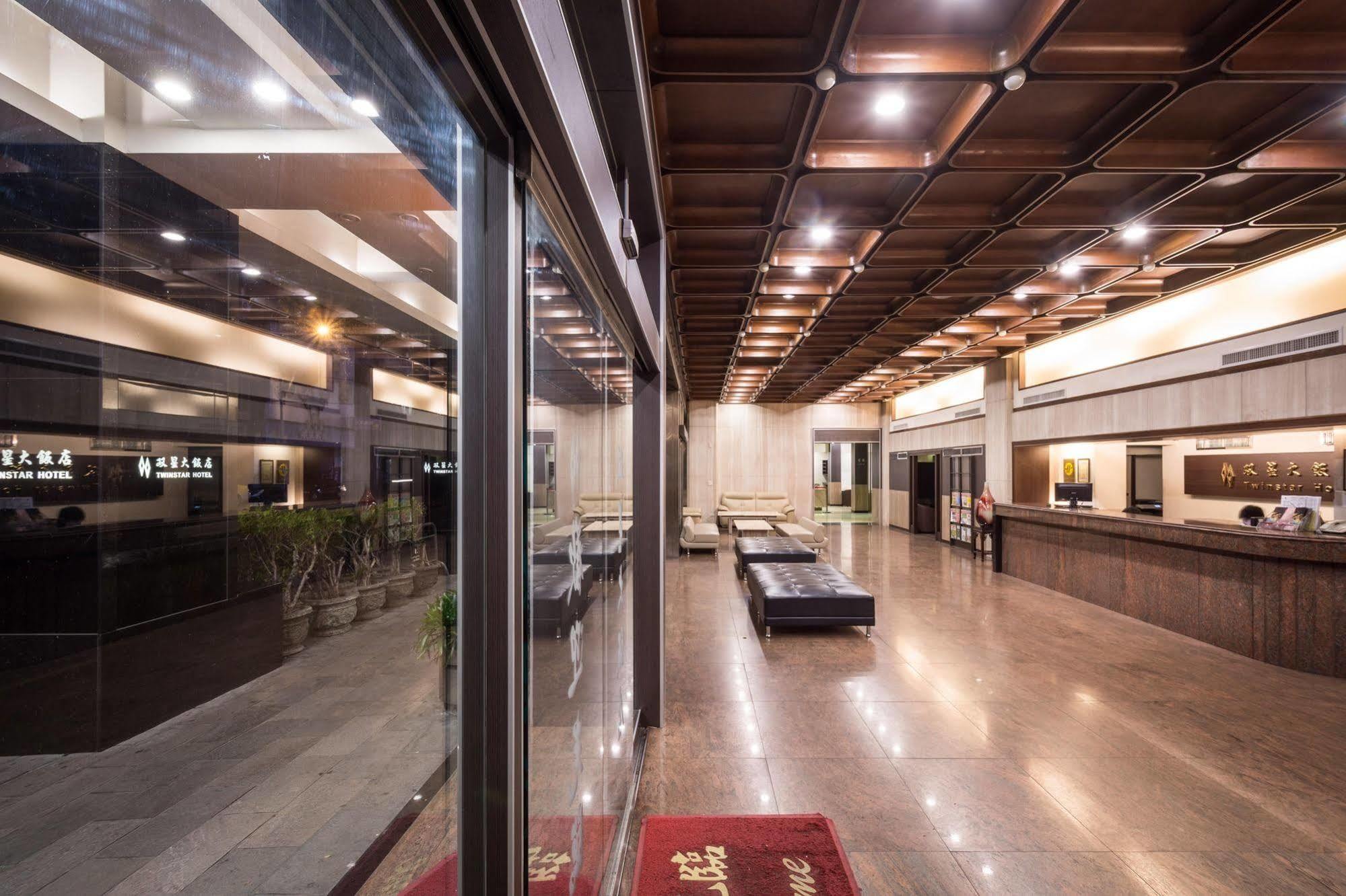 Twinstar Hotel Taichung Esterno foto